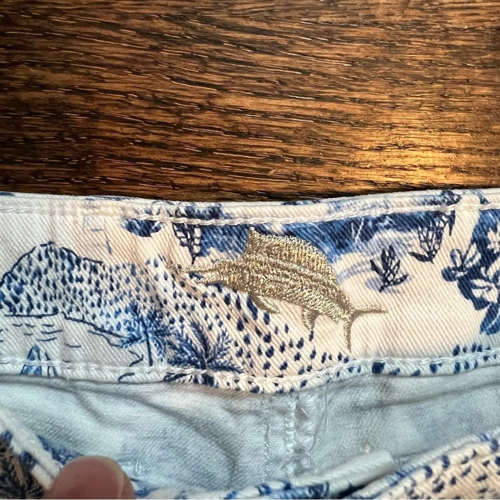Tommy Bahama white with palm tree tropical print shorts size 28 - Picture 2 of 9